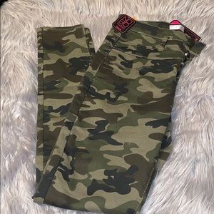 NWT camo jeggings